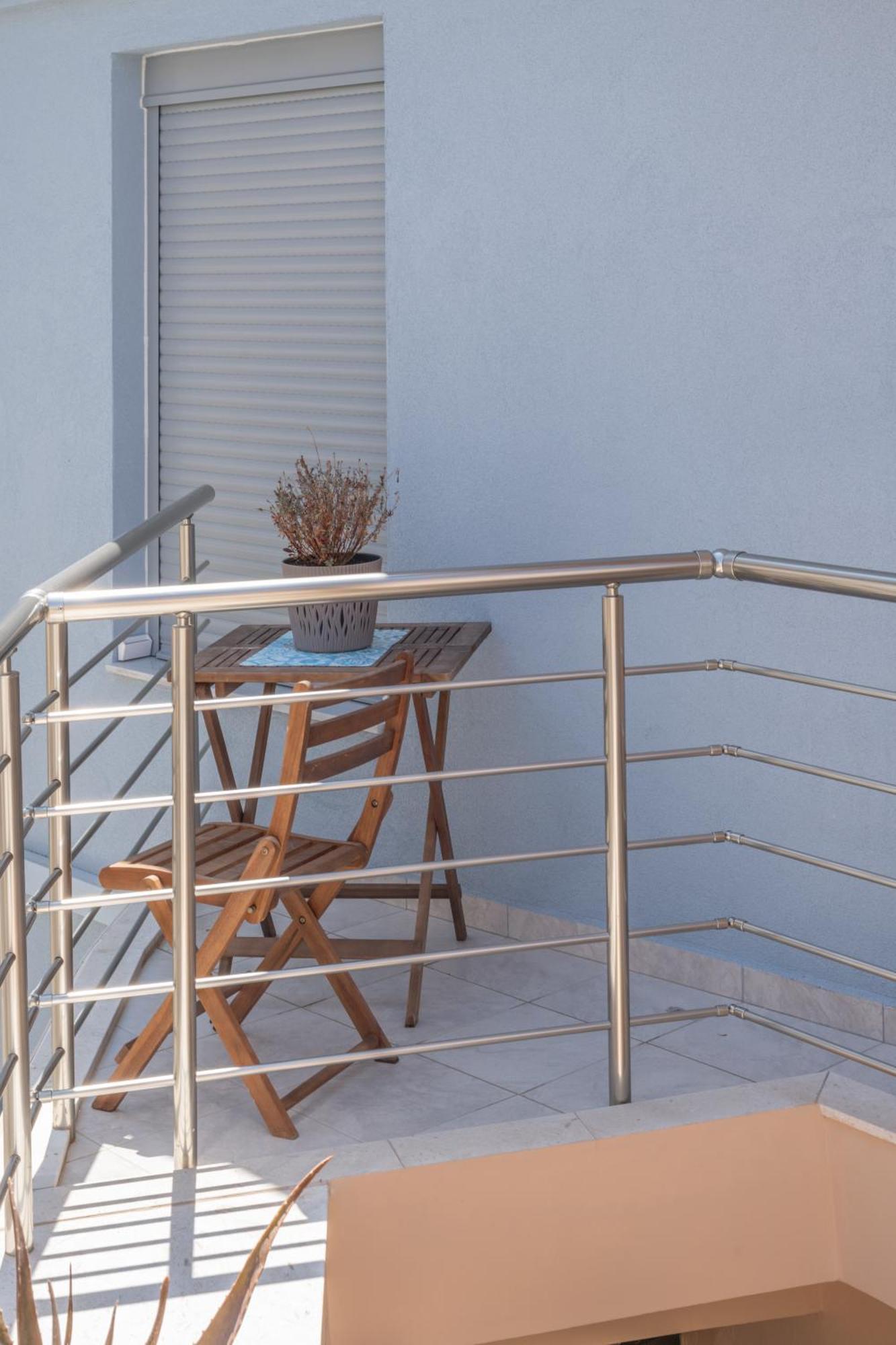 Anassa 5 Center