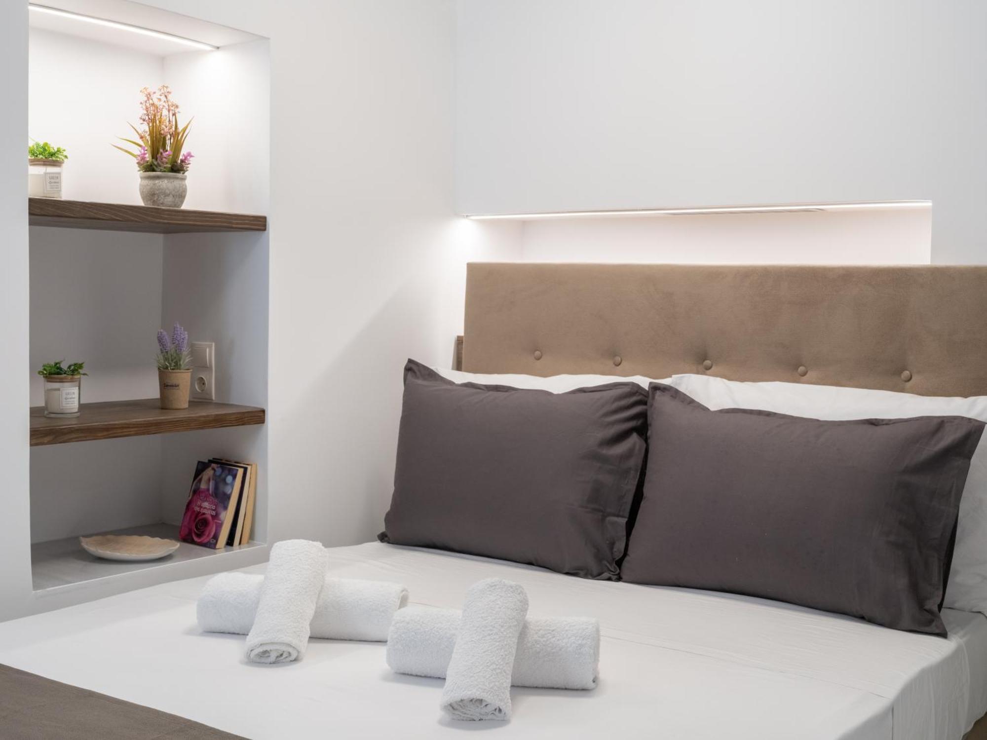 Anassa 5 Center