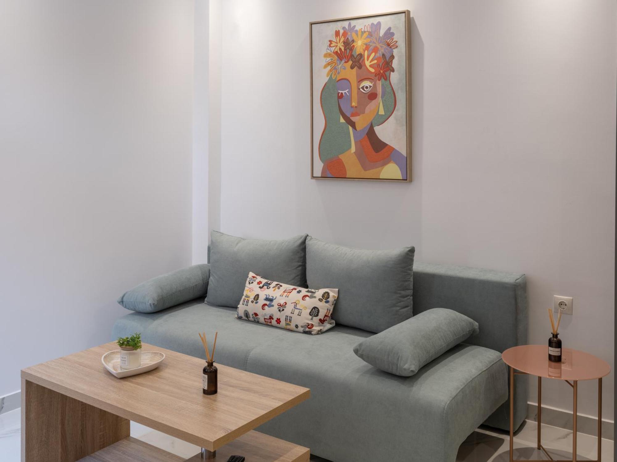 Anassa 5 Center