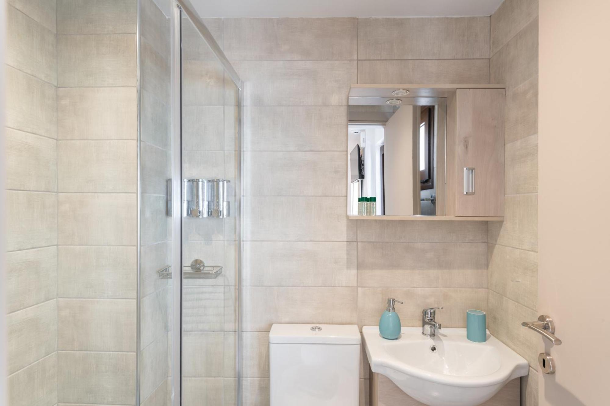 Anassa 5 Center