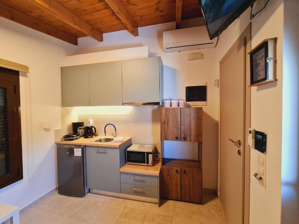 Anassa 5 Center