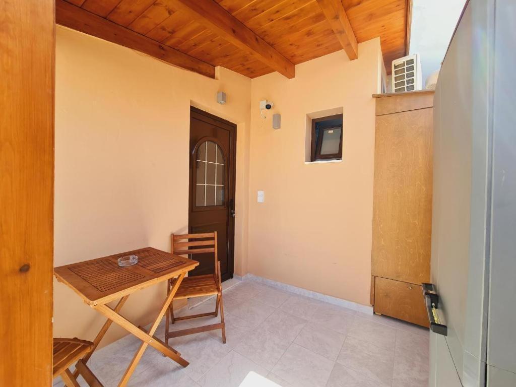 Anassa 5 Center *